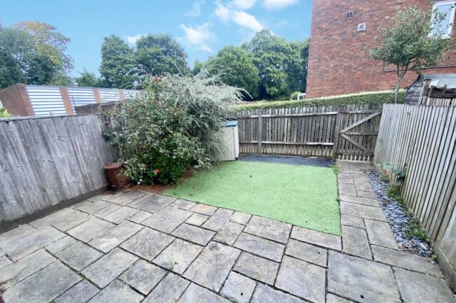 43 Harrison Close, Reigate, Greater London RH2 7HS 6