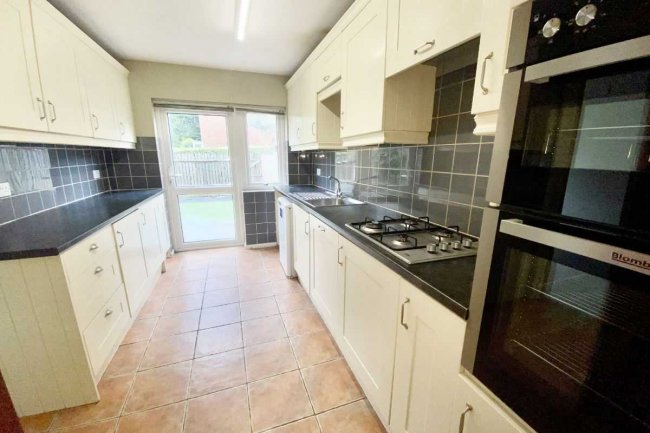 43 Harrison Close, Reigate, Greater London RH2 7HS 6