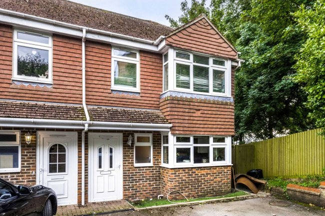 1 Spears Walk, Brighton, West Sussex, BN2 6PN
 5