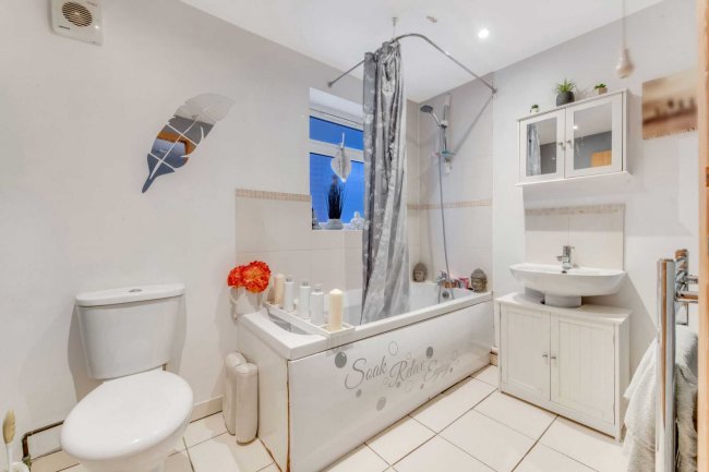 2 Spears Walk, Brighton, West Sussex, BN2 6PN
 6