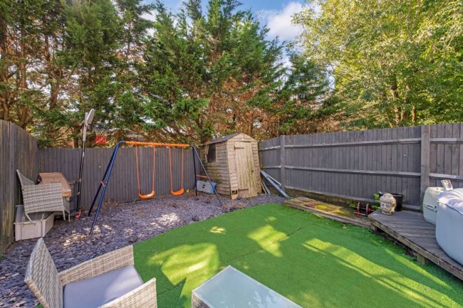 2 Spears Walk, Brighton, West Sussex, BN2 6PN
 6