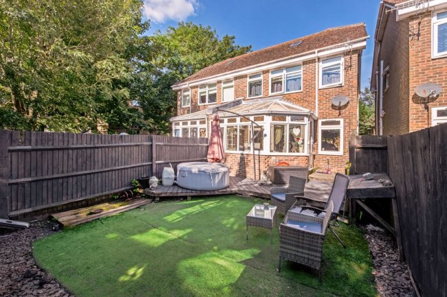2 Spears Walk, Brighton, West Sussex, BN2 6PN
 6