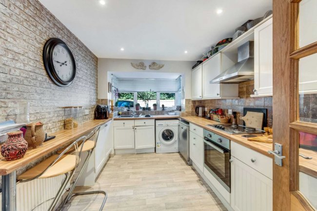 2 Spears Walk, Brighton, West Sussex, BN2 6PN
 6