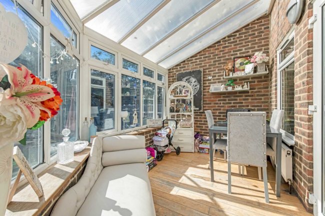 2 Spears Walk, Brighton, West Sussex, BN2 6PN
 6