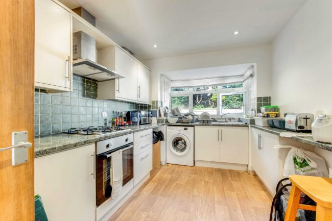 3 Spears Walk, Brighton, West Sussex, BN2 6PN
 7