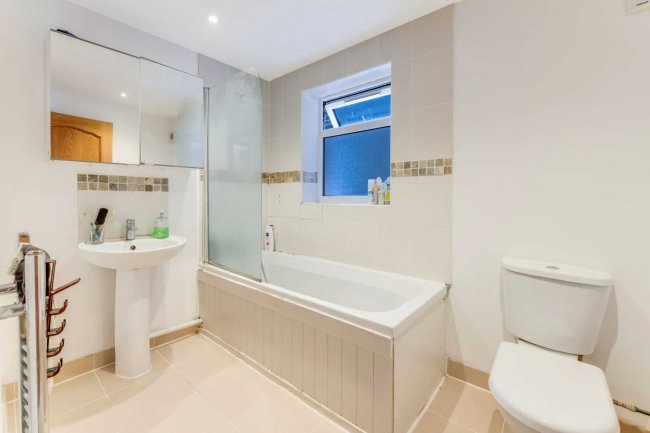 3 Spears Walk, Brighton, West Sussex, BN2 6PN
 7