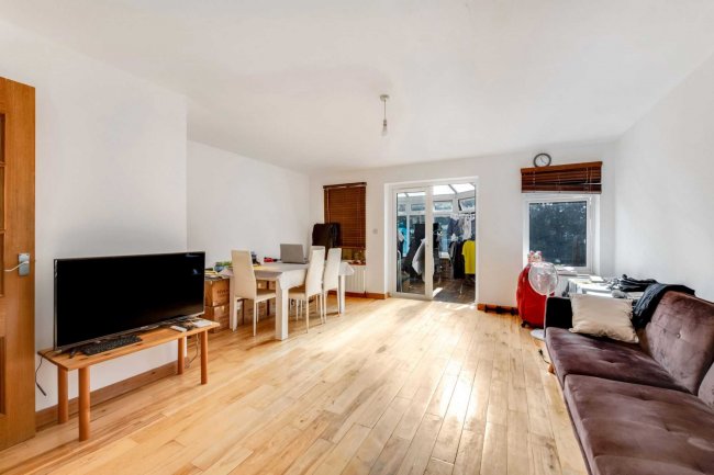 3 Spears Walk, Brighton, West Sussex, BN2 6PN
 7