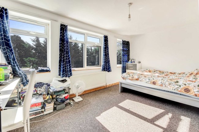 3 Spears Walk, Brighton, West Sussex, BN2 6PN
 7