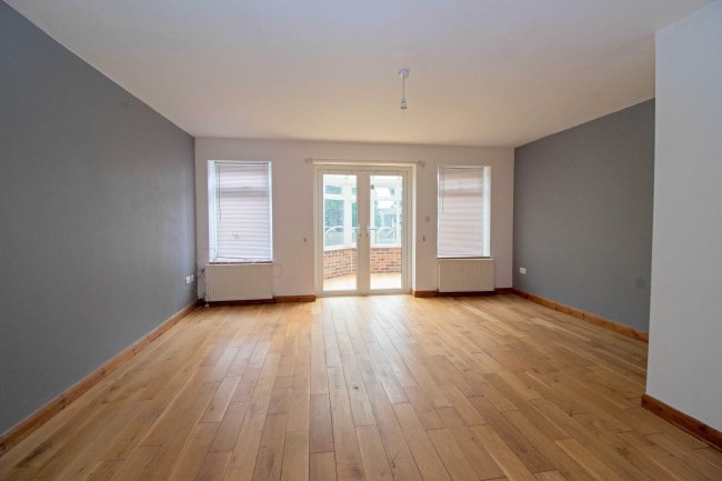 4 Spears Walk, Brighton, West Sussex, BN2 6PN
 8