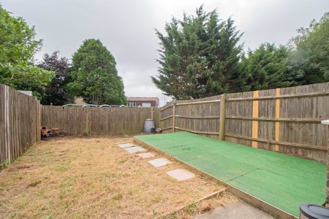 4 Spears Walk, Brighton, West Sussex, BN2 6PN
 8