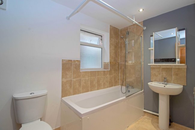 4 Spears Walk, Brighton, West Sussex, BN2 6PN
 8