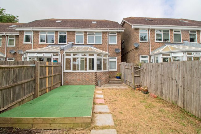 4 Spears Walk, Brighton, West Sussex, BN2 6PN
 8