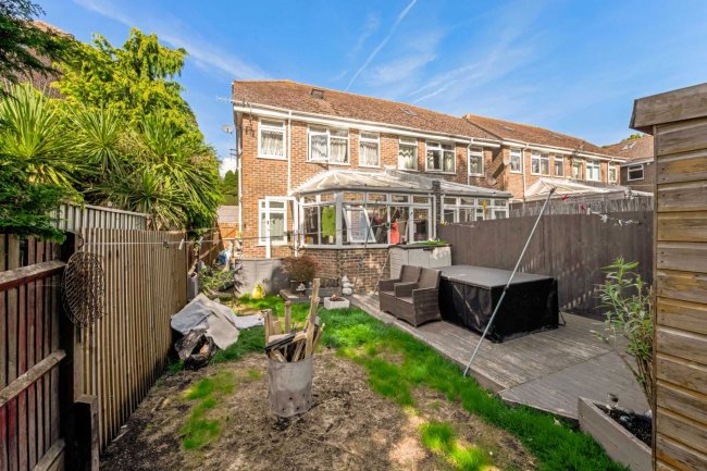 7 Spears Walk, Brighton, West Sussex, BN2 6PN
 1