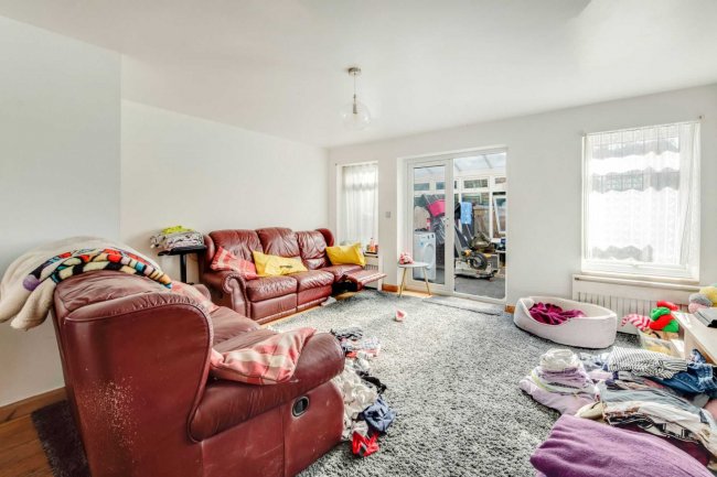 7 Spears Walk, Brighton, West Sussex, BN2 6PN
 1