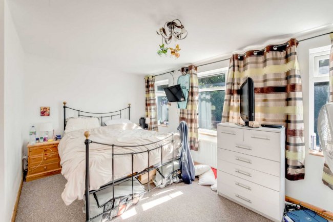 8 Spears Walk, Brighton, West Sussex, BN2 6PN
 2