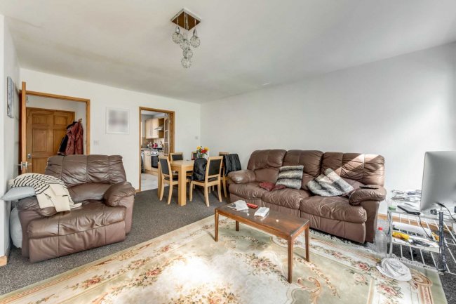 8 Spears Walk, Brighton, West Sussex, BN2 6PN
 2