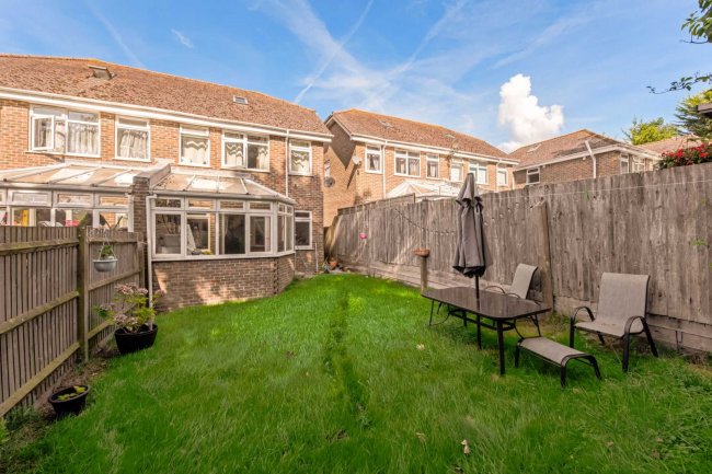 8 Spears Walk, Brighton, West Sussex, BN2 6PN
 2