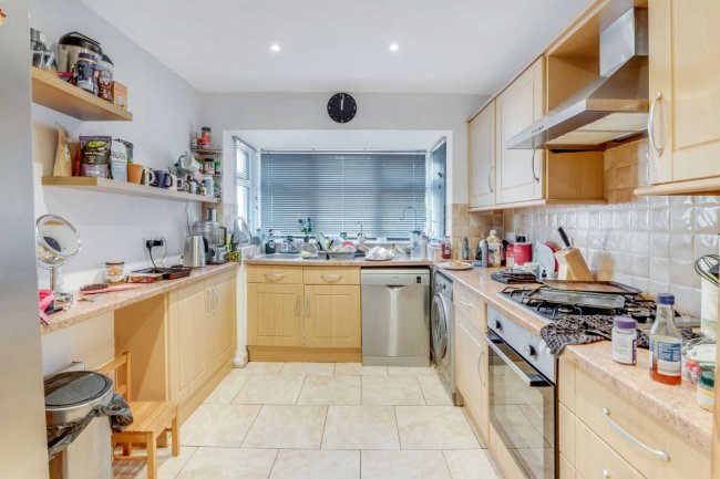 8 Spears Walk, Brighton, West Sussex, BN2 6PN
 2