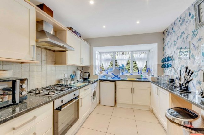 9 Spears Walk, Brighton, West Sussex, BN2 6PN
 3