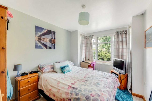 9 Spears Walk, Brighton, West Sussex, BN2 6PN
 3