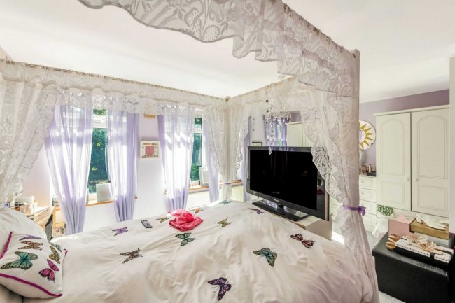 9 Spears Walk, Brighton, West Sussex, BN2 6PN
 3