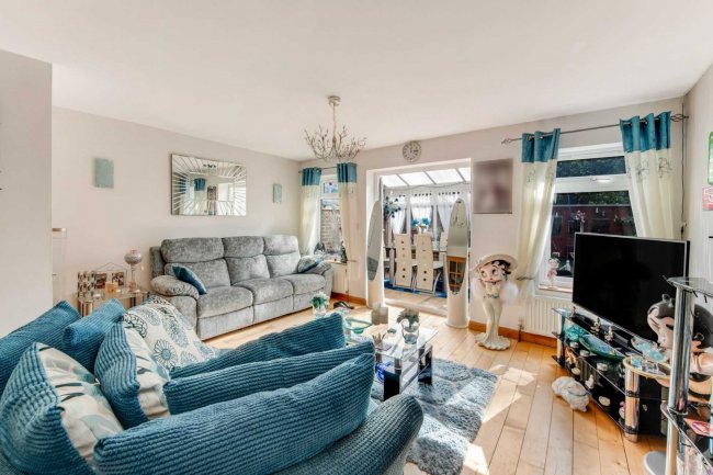 9 Spears Walk, Brighton, West Sussex, BN2 6PN
 3