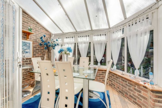 9 Spears Walk, Brighton, West Sussex, BN2 6PN
 3