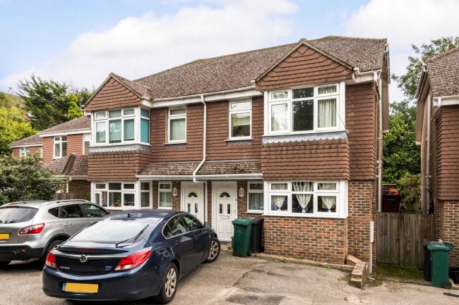 9 Spears Walk, Brighton, West Sussex, BN2 6PN
 3