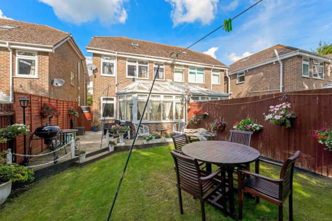 9 Spears Walk, Brighton, West Sussex, BN2 6PN
 3