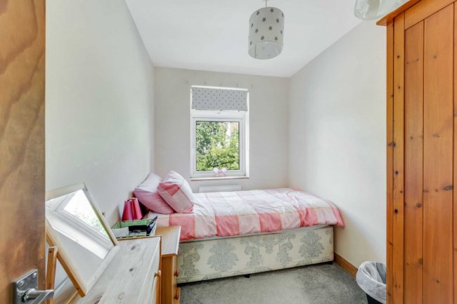 9 Spears Walk, Brighton, West Sussex, BN2 6PN
 3