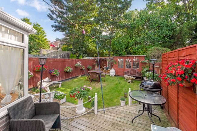 9 Spears Walk, Brighton, West Sussex, BN2 6PN
 3