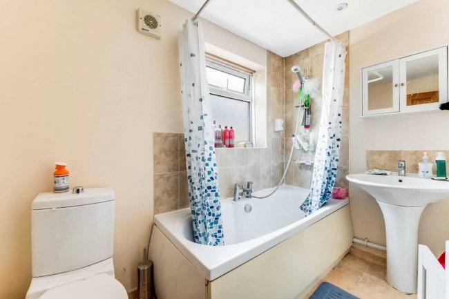 10 Spears Walk, Brighton, West Sussex, BN2 6PN
 4