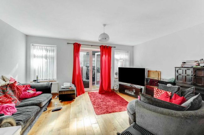 10 Spears Walk, Brighton, West Sussex, BN2 6PN
 4