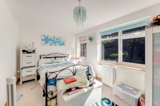 10 Spears Walk, Brighton, West Sussex, BN2 6PN
 4