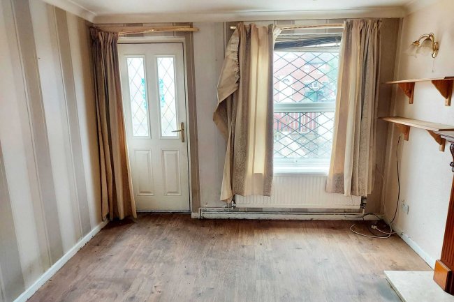 20 Eltham Gardens, Leeds, Yorkshire, LS6 2TX
 5