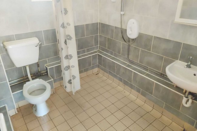 20 Eltham Gardens, Leeds, Yorkshire, LS6 2TX
 5