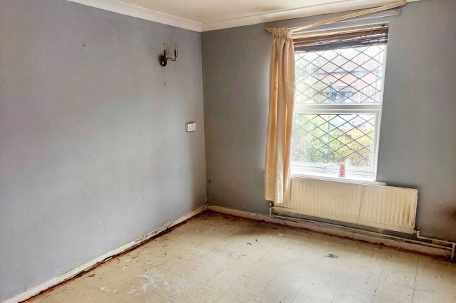 20 Eltham Gardens, Leeds, Yorkshire, LS6 2TX
 5