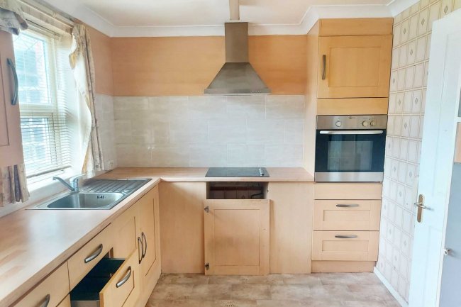 20 Eltham Gardens, Leeds, Yorkshire, LS6 2TX
 5