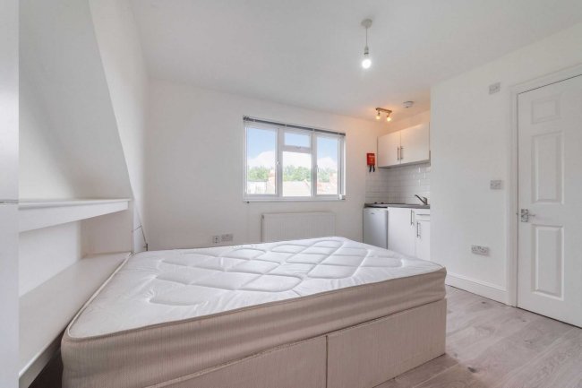 7 Elm Grove, Cricklewood, London NW2 3AE
 1