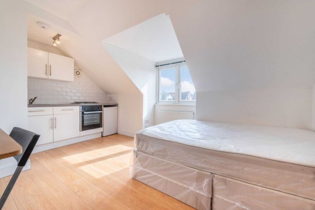 7 Elm Grove, Cricklewood, London NW2 3AE
 1