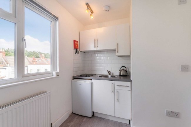 7 Elm Grove, Cricklewood, London NW2 3AE
 1