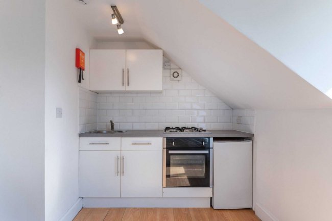 7 Elm Grove, Cricklewood, London NW2 3AE
 1