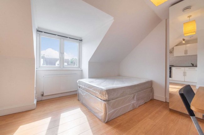 7 Elm Grove, Cricklewood, London NW2 3AE
 1