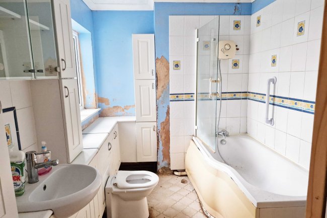 37 Main Road, Queenborough, Kent, ME11 5BW
 3