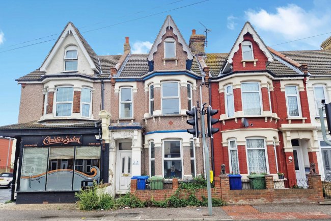 37 Main Road, Queenborough, Kent, ME11 5BW
 3