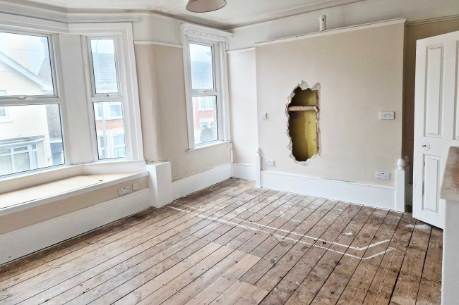 37 Main Road, Queenborough, Kent, ME11 5BW
 3