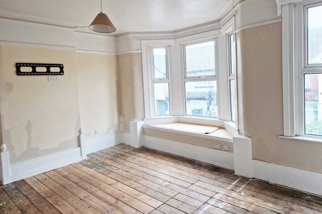 37 Main Road, Queenborough, Kent, ME11 5BW
 3