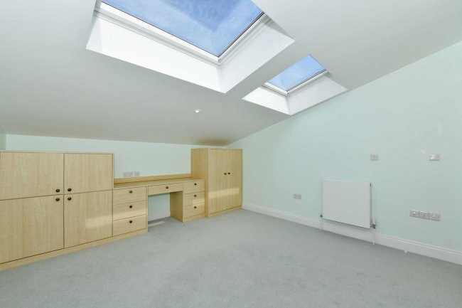 The Old Dairy, Drovers Farm, Henton, Chinnor, Oxfordshire OX39 4AP
 3