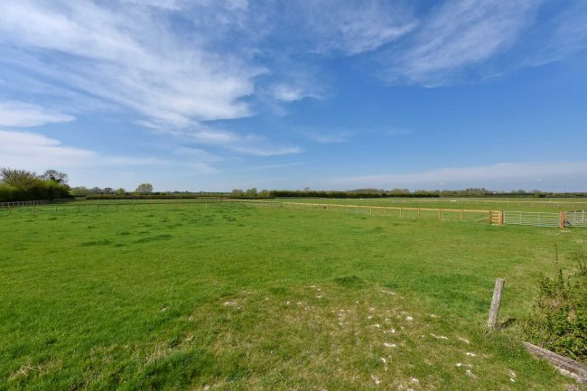 The Old Dairy, Drovers Farm, Henton, Chinnor, Oxfordshire OX39 4AP
 3