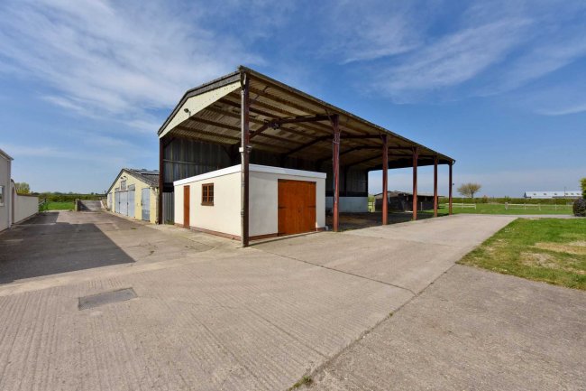 The Old Dairy, Drovers Farm, Henton, Chinnor, Oxfordshire OX39 4AP
 3